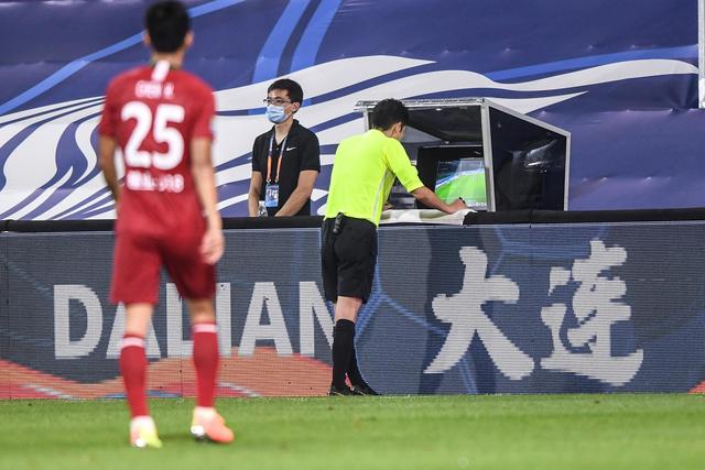 18岁西班牙前锋吉乌在切尔西境遇不佳，8场仅1球